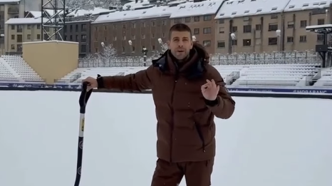 FC Andorra | Piqué demana ajuda per retirar la neu