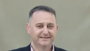 DA