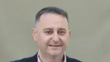 DA